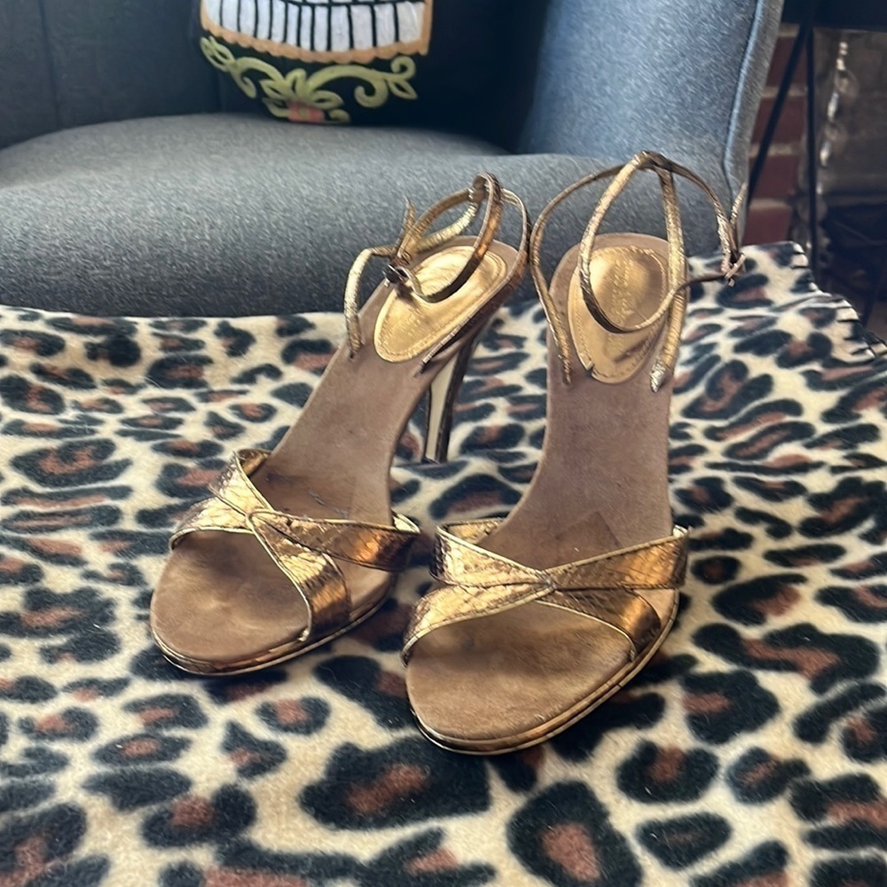 Enzo Angiolini size 7 1/2 strappy sandals in a brown color. Good condition